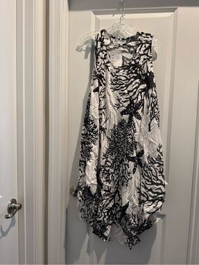 Sleeveless Black and White Coral Print Mini Dress/coverup OS